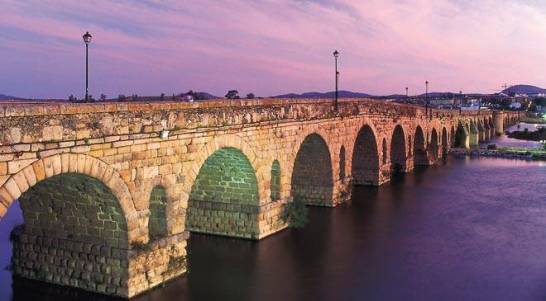 Puente_Romano_sobre_el_Río_Guadiana,_Mérida